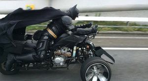 Japonsko má vlastního Batmana! Nebo aspoň blázna v kostýmu