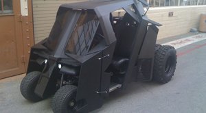 Temný rytíř Batman si pořídil obrněný golfový vozík