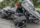 Nejbizarnější nehoda roku? Ve Francii havaroval známý Batmobil