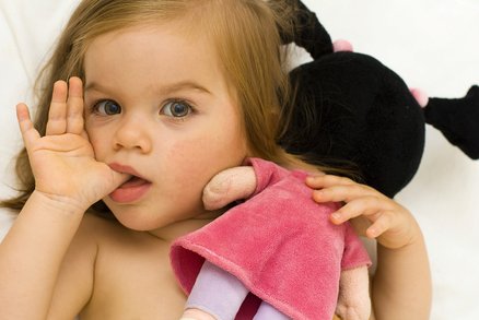 12 překvapivých tipů, jak dětem ulevit od bolesti zubů či ucha 