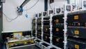 Elektrododávky BattSwap fungují na bázi výměn baterií v automatických stanicích. Ty mění vybitou baterii za předem dobitou do tří minut. Elektrododávky BattSwap fungují na bázi výměn baterií v automatických stanicích. Ty mění vybitou baterii za předem dobitou do tří minut.