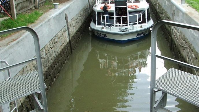 Baťův kanál - plavební komora Spytihněv