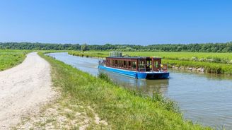 Tip na výlet: Po vodě z Otrokovic poprvé až do Hodonína. Baťův kanál startuje novou sezonu Tip na výlet: Po vodě z Otrokovic poprvé až do Hodonína. Baťův kanál startuje novou sezonu