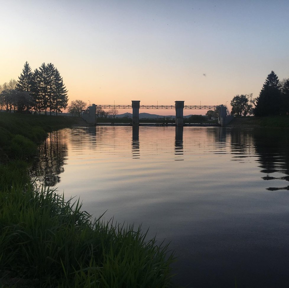 Plavba po Baťově kanále je prvořadou turistickou atrakcí na Moravském Slovácku.