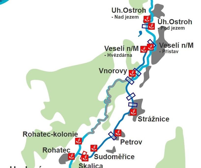 Úsek Baťova kanálu mezi Veselím nad Moravou a Vnorovy patří k nejfrekventovanějším na celé vodní cestě.