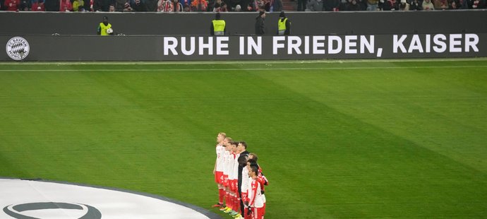 Fotbalisté Bayernu Mnichov uctili památku zesnulého Franze Beckenbauera