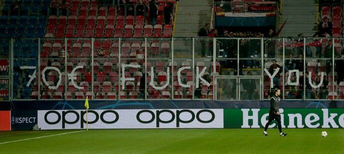 Fanoušci Bayernu v Plzni bojkotovali část utkání kvůli vysokým cenám vstupenek.