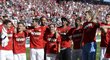 Fotbalisté Bayernu Mnichov slaví zisk čtvrtého bundesligového titulu v řadě