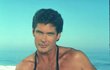 Herec David Hasselhoff dnes, v seriálu hrál Mitche Buchannona Herec David Hasselhoff dnes, v seriálu hrál Mitche Buchannona