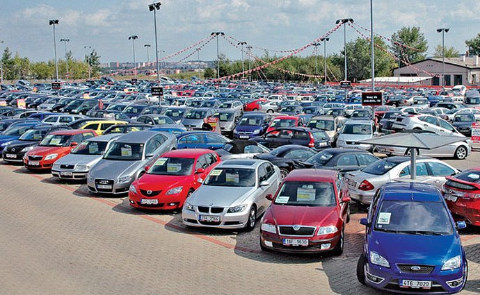 Výkupní ceny starších aut v bazarech mohou klesnout až o desetinu