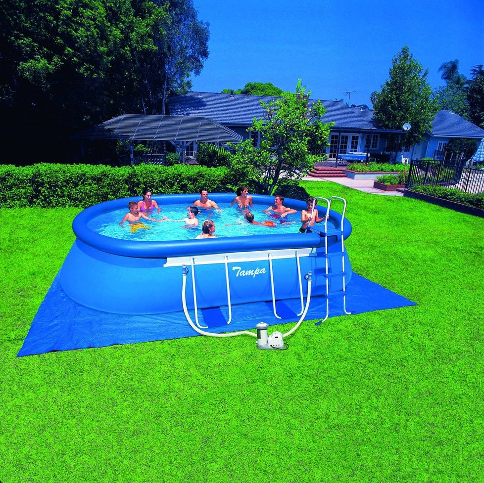 Bazén Tampa oválného tvaru se stabilní konstrukcí s kartušovou filtrací, schůdky, podložkou pod bazén a krycí plachtou. Rozměry 3,05 x 5,49 x 1,07 m. OBI, 11 990 Kč