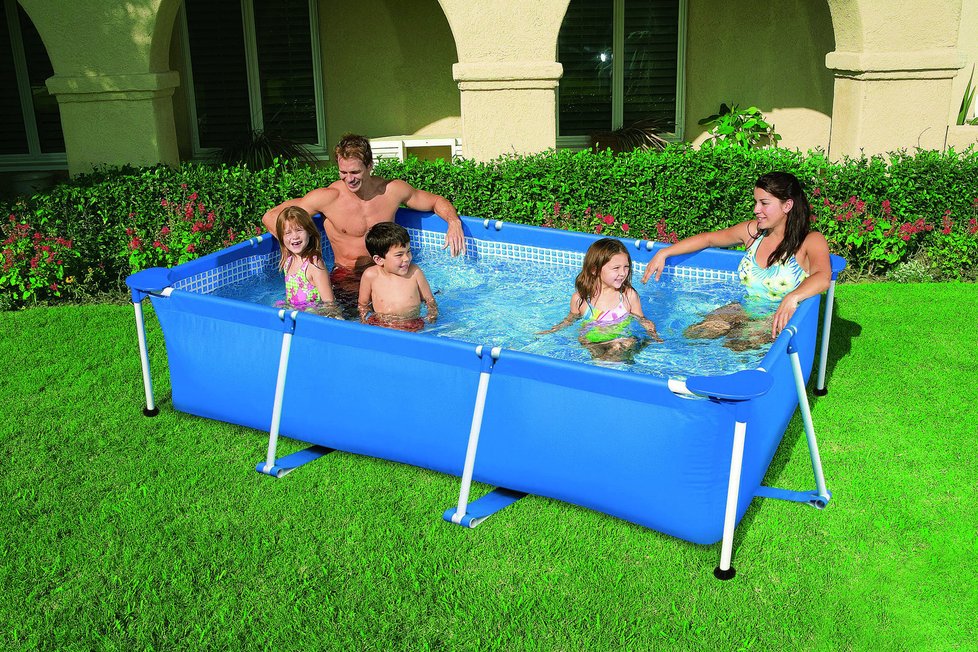 Rámový bazén Pool- Set Family má pozinkovanou konstrukci s práškovým nátěrem. Lehce ho sestavíte nebo rozmontujete. Rozměry 260 x160x 65 cm. Bauhaus, 1990 Kč