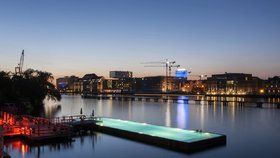 Takto vypadá plovoucí bazén na řece v Berlíně.