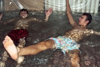 Jak bojovat s vedrem? Mladíci z Ruska si udělali z bytu bazén!