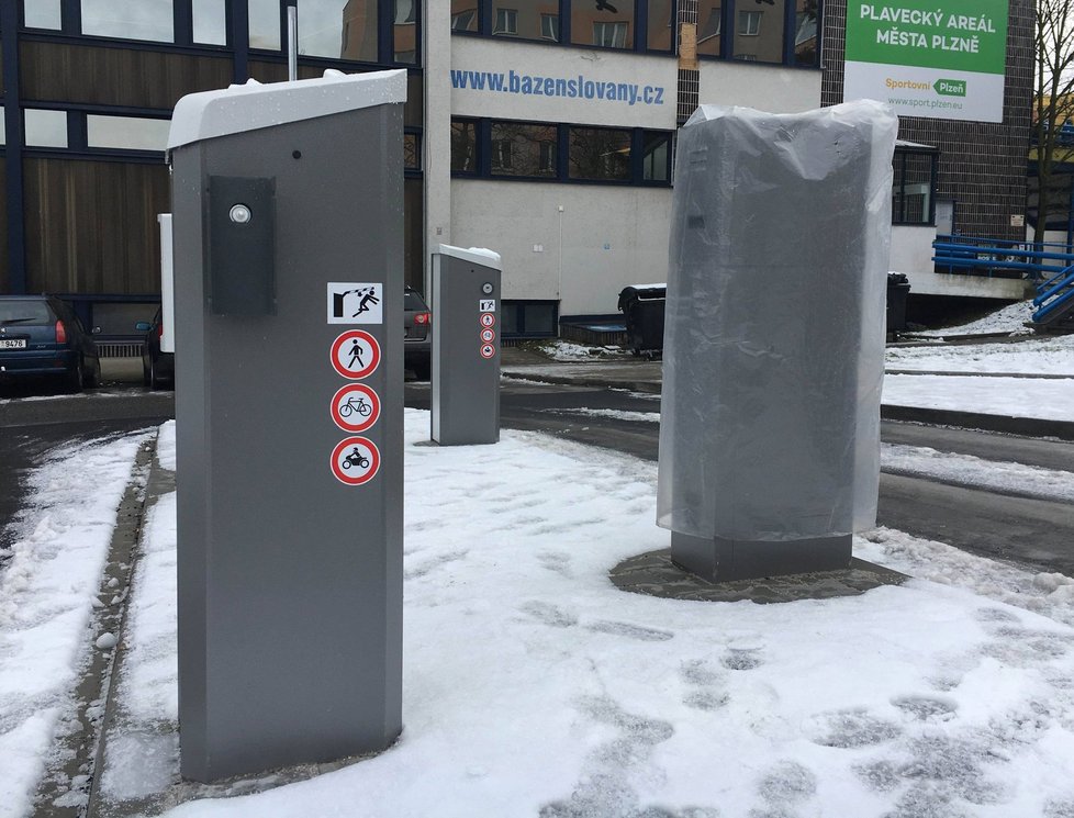 Parkoviště u bazénu na Slovanech bude placené.