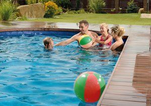 Plánujete trávit horké dny s rodinou u bazénu? Postarejte se o to, aby voda v něm byla čistá!