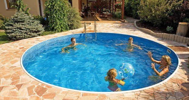 Sezona napouštění zahradních bazénů se blíží.