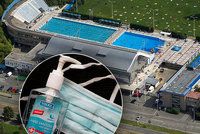 Pražské bazény otevřely: Jaká opatření musí návštěvníci dodržovat? Na suchu s rouškou, ve vodě bez