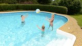 Blíží se léto, jak si správně vybrat rodinný bazén?