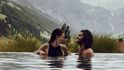 Bazén hotelu Cambrian se nachází v jednom z nejmalebnějších prostředí světa. Z bazénu se nabízí úchvatný pohled na pohoří u alpské vesničky Adelboden ve Švýcarsku. Voda je navíc ohřívaná na příjemných 32 °C, takže v zimě nabízí pozoruhodný kontrast i relax po dni na sjezdovce.