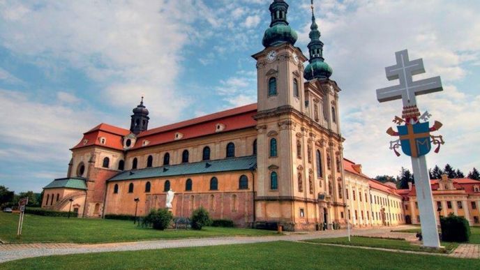 Bazilika Nanebevzetí Panny Marie a svatého Cyrila a Metoděje na Velehradě. Bazilika Nanebevzetí Panny Marie a svatého Cyrila a Metoděje na Velehradě.