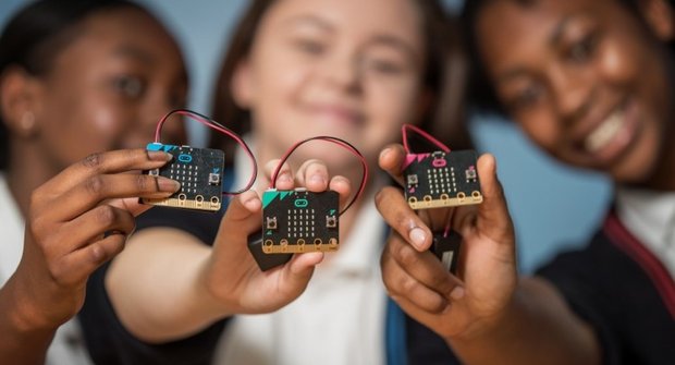 microcode: portable programming for the bbc micro:bit ... BBC Micro:bit - Mikropočítač pro začínající programátory | Ábíčko.cz