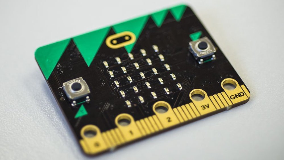 BBC Micro:bit je vhodný i pro úplné začátečníky v programování