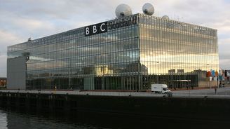 Do boje se zavádějícím zpravodajstvím se pouští také BBC