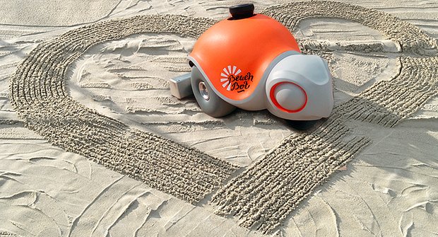 BeachBot si kreslí lážoplážo: Robotické umění v písku