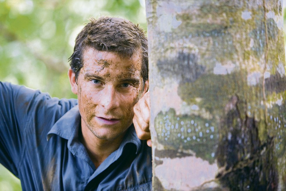 Bear Grylls se neštítí žádného jídla, aby přežil.