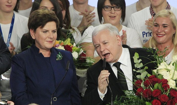 Beata Szydlová a Jarosław Kaczyńsky