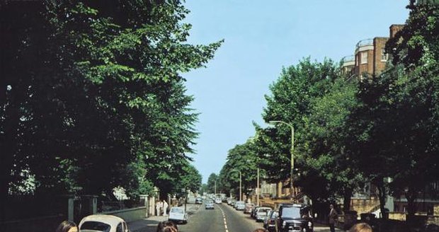 Slavná fotografie Beatles z Abbey Road vznikla 8. srpna 1969.