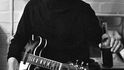 Keith Richards se svoji kytarou a pepsi, 1965