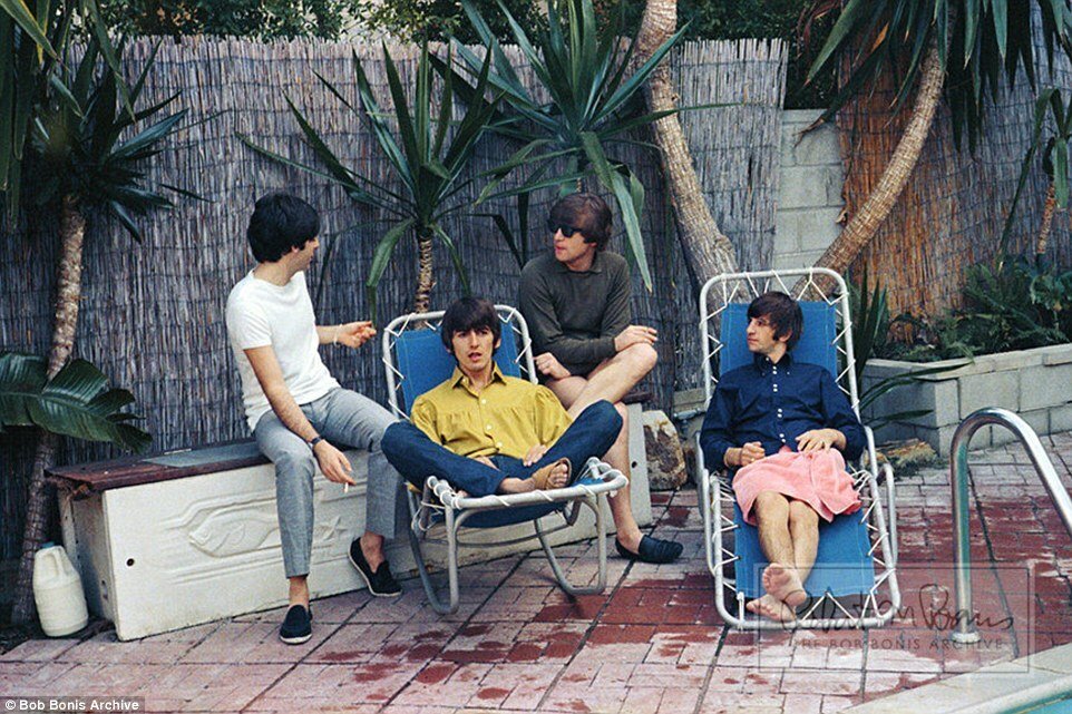 Kapela Beatles při lenošení v Bel Air
