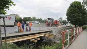 Takto pokračuje rekonstrukce Českobrodské ulice v Běchovicích.