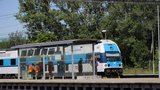 Neštěstí v Uhříněvsi: Vlak zabil člověka, provoz na trati stojí