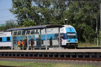 Neštěstí v Uhříněvsi: Vlak zabil člověka, provoz na trati stojí