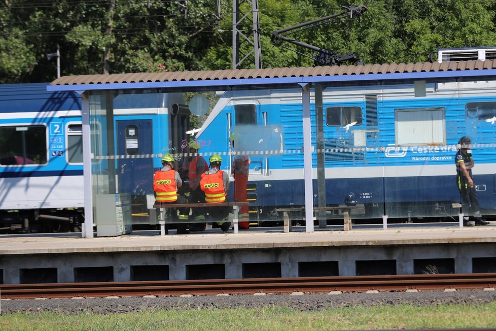 Vlak v Běchovicích srazil muže, 23. července 2020.
