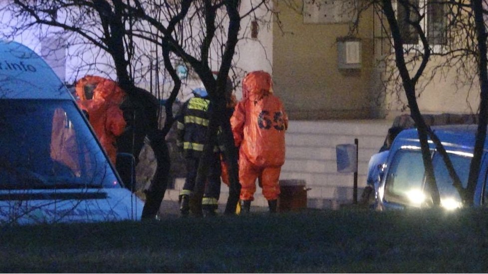 V běchovické laboratoři došlo k úniku chemikálie, zasahují tu složky IZS.