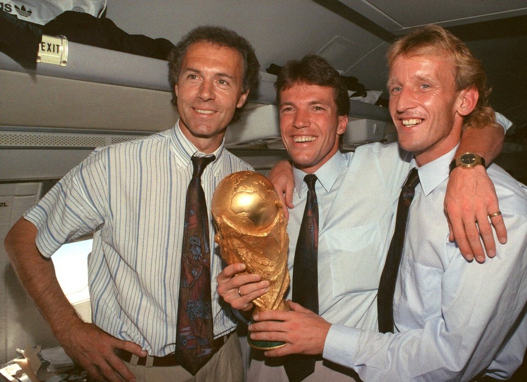 Franz Beckenbauer a Lothar Matthäus po vítězství MS 1990 v Itálii