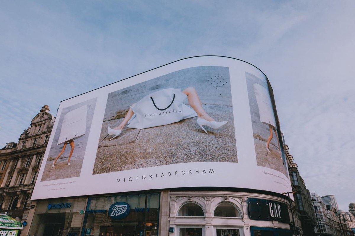 Billboardy na londýnském Piccadilly Circus.