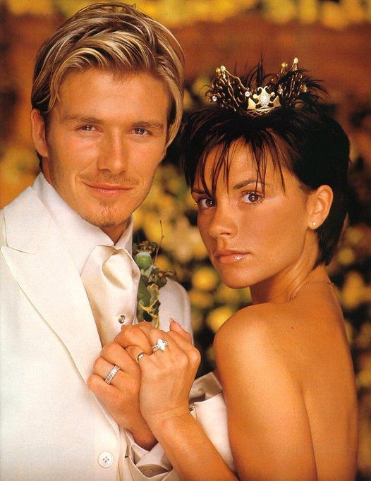 1999: David Beckham a Victoria Adams si řekli své »ano«.