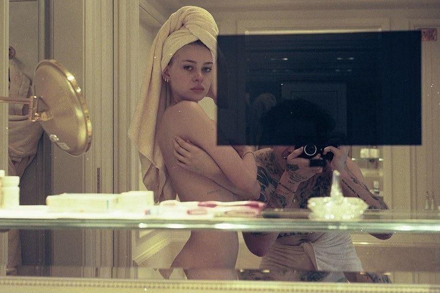 Brooklyn Beckham fotil svou nahou snoubenku.