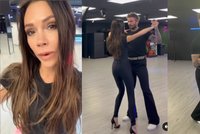 Victoria Beckhamová jako Sandy z Pomády: Při tanci zesměšnila Davida a fanoušci ji sepsuli