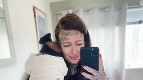 Becky Holtová (33) má neuvěřitelných 95 procent těla pokrytých tetováními