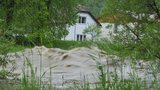 Místo ledovky hrozí záplavy? V Česku se začínají zvedat hladiny řek