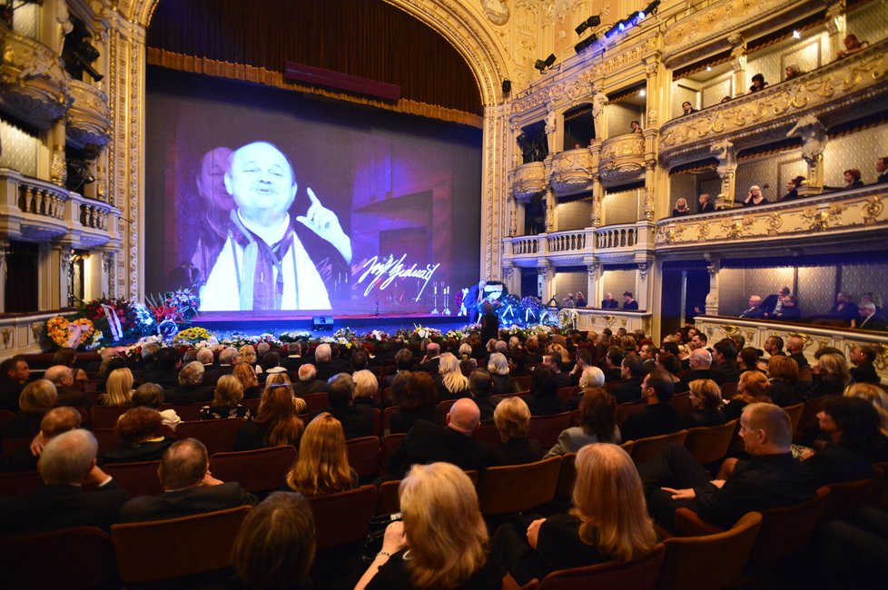 Slovenské Národní divadlo je zaplněno do posledního místa