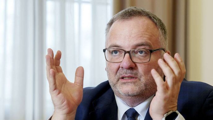 Ivan Bednárik (za SPD), ministr dopravy. Ivan Bednárik (za SPD), ministr dopravy.