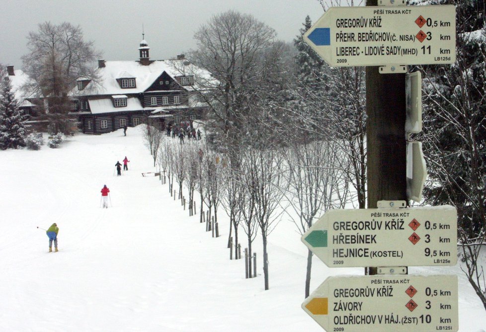 Bedřichov je největším nástupištěm běžkařů na Jizerskou magistrálu.