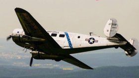 Do Prahy přiletěl Beechcraft 18: Ve stejném typu letadla zemřeli českoslovenští hokejisté